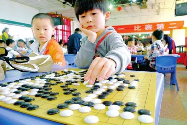 孩子不愿下棋，家长还要强迫他们吗？