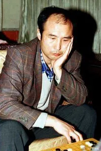 1988年6月10日中国特批了首位晋升九段的棋手-刘小光